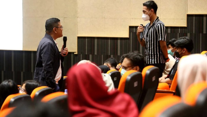 Telkomsel menggelar Hi Student di beberapa Kampus dan Sekolah di Jawa Timur. Tema yang diangkat kali ini Young Creativepreuner in Digital Era.
