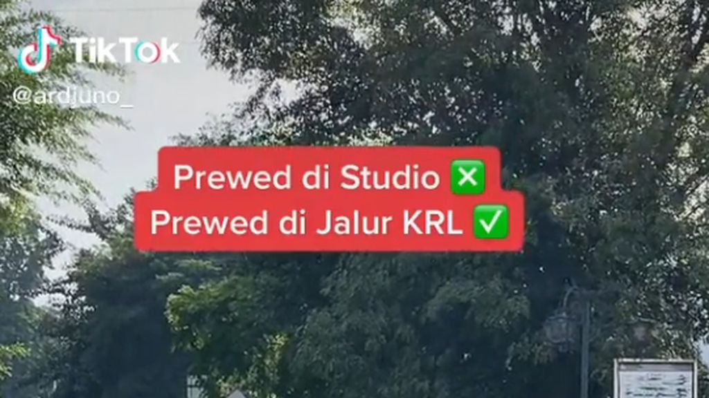 Viral Pasangan Sesi Prewedding Dekat Jalur KRL, Serasa Jalan Milik Pribadi