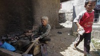 Perkampungan warga tersebut terletak di Desa Pamalayan, Bayongbong, Garut. Namanya, Kampung Ciburuy. Manusia albino yang tinggal di sana merupakan penduduk asli kampung.