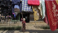 Desa ini juga memiliki aturan yang cukup unik. Salah satunya, larangan berkunjung pada hari Selasa dan Jumat. Hal ini merupakan tabu yang diturunkan secara turun temurun sejak nenek moyang warga Kampung Ciburuy dan tidak pernah dilanggar oleh masyarakat.