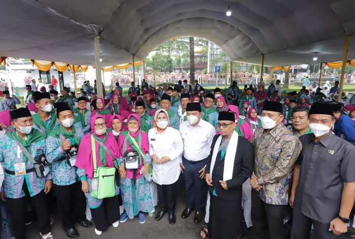Bupati Serang Lepas 200 Jemaah Calon Haji