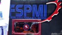 Sejumlah organisasi buruh dengan tegas menolak UU Cipta Kerja dan menolak undang-undang itu dibahas kembali. Menurut Iqbal, UU Cipta Kerja cacat secara formil karena proses penyusunan UU Cipta Kerja tidak pernah melibatkan partisipasi publik.