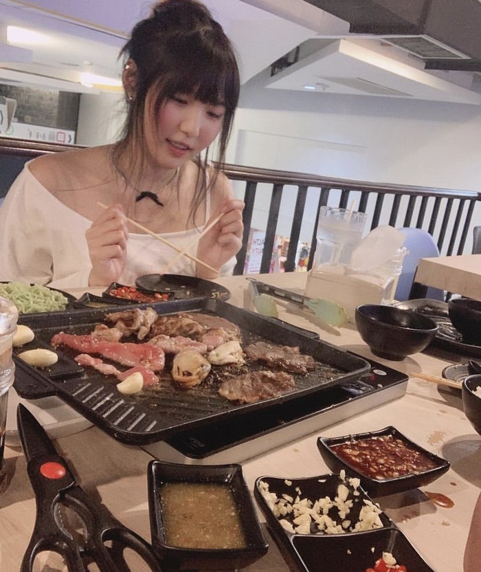 Content Creator Mukbang Alicebambam, Selebgram yang Meninggal Usai Tersedak Sate Babi Content Creator Mukbang Alicebambam, Selebgram yang Meninggal Usai Tersedak Sate Babi