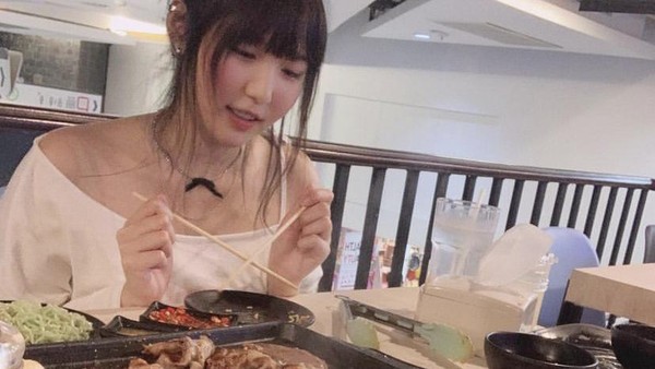 Ragam Pose Selebgram Alicebambam yang Meninggal Usai Tersedak Sate Babi