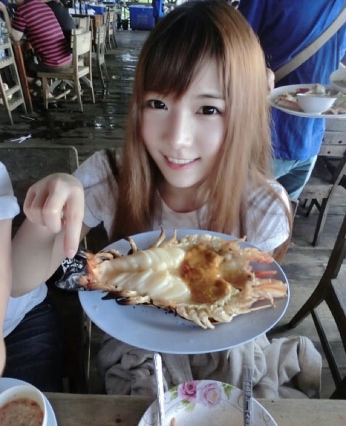 Content Creator Mukbang Alicebambam, Selebgram yang Meninggal Usai Tersedak Sate Babi Content Creator Mukbang Alicebambam, Selebgram yang Meninggal Usai Tersedak Sate Babi
