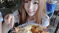 Terakhir ini kenangan Alice ketika makan siang lobster dengan saus pedas asam khas Thailand. Sampai sekarang kolom komentar Instagramnya, masih dipenuhi ucapan duka cita dari para penggemarnya.  Foto: Instagram @alicebambam