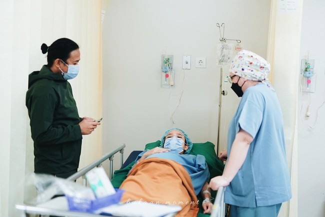 Mantan artis cilik ini melahirkan bayi yang diberi nama Sanne El Azhar dengan prosedur operasi caesar. Foto: Instagram @dea_ananda