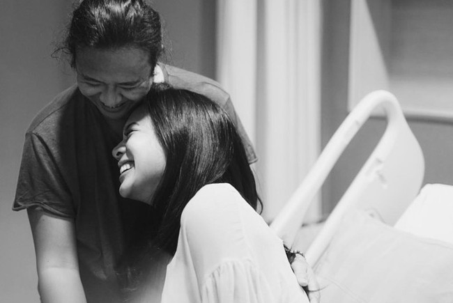 Penyanyi 36 tahun ini sempat mengalami masalah kesehatan saat hamil anak pertamanya. Ia didiagnosa pengentalan darah yang membuat kehamilannya berisiko. Foto: Instagram @dea_ananda