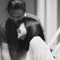 Penyanyi 36 tahun ini sempat mengalami masalah kesehatan saat hamil anak pertamanya. Ia didiagnosa pengentalan darah yang membuat kehamilannya berisiko. Foto: Instagram @dea_ananda