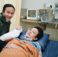 Dea Ananda melahirkan anak pertamanya dengan Ariel ‘Nidji’ pada Selasa (14/6/2022) malam. Foto: Instagram @dea_ananda