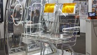 Salah satu yang menarik perhatian adalah kursi pesawat yang tampak transparan dari perusahaan TE-Connectivity.