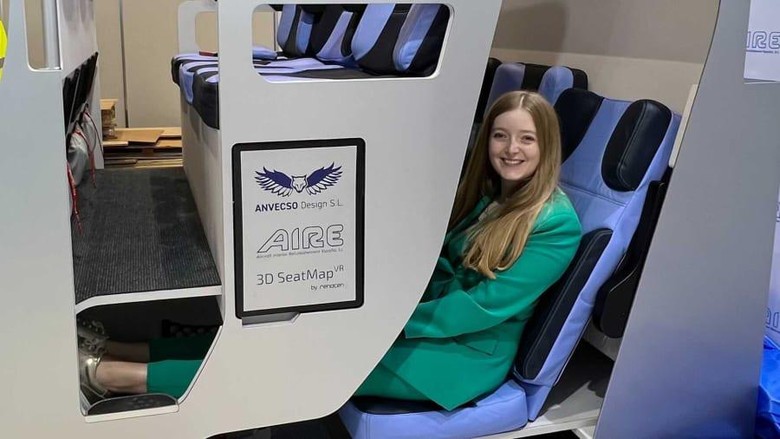 Desain kursi bertingkat di pesawat