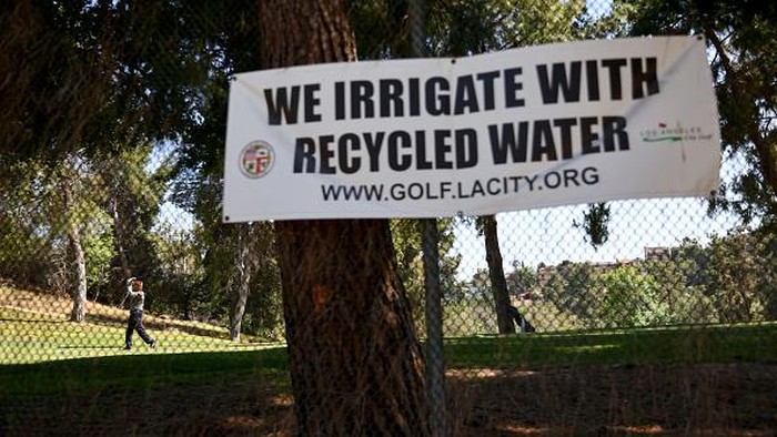 SANTA CLARITA, CALIFORNIA - JUNE 14:  An aerial view of a section of the Sand Canyon Country Club (L) in Los Angeles County on June 14, 2022 in Santa Clarita, California. Drought restrictions are being imposed on golf courses in parts of Southern California with some course managers saying they are prepared to have some areas of green grass go brown. Golf courses in Los Angeles which use recycled water are not subject to the same restrictions as those which use potable water. A water shortage emergency has been declared in Southern California with water restrictions which began June 1st for 6 million residents amid drought conditions. (Photo by Mario Tama/Getty Images)