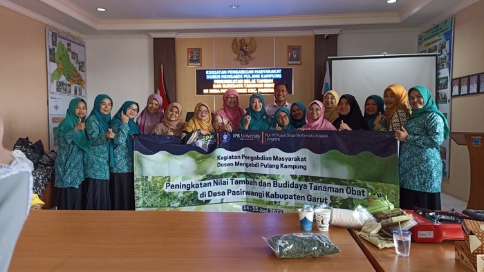Dosen IPB Pulang Kampung ke Garut, Bantu Budidaya Tanaman Obat Warga