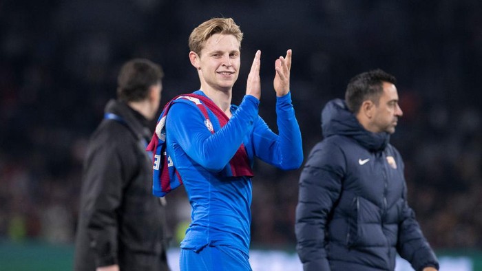 SYDNEY, AUSTRALIA - MAY 25: Frenkie de Jong of FC Barcelona thanks the crowd after the match between FC Barcelona and the A-League All Stars at Accor Stadium on May 25, 2022 in Sydney, Australia. (Photo by Steve Christo - Corbis/Corbis via Getty Images)