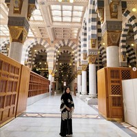 Ayu Ting Ting baru saja menjalani ibadah umrah dan mengajak keluarganya. Ayu Ting Ting mengaku rencana untuk berangkat ke Tanah Suci sudah dibuatnya sejak dua tahun yang lalu. Foto: Dok. Instagram @ayutingting92.