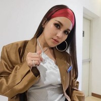 Ayu Ting Ting terkenal sebagai salah satu aartis yang memiliki kontrakan cukup banyak. Tak tanggung-tanggung, kontrakan Ayu berjumlah sekitar 100 pintu. Ide membangun kontrakan sendiri didapat Ayu dari sang ayah, Abdul Rozak. Foto: Dok. Instagram @ayutingting92.