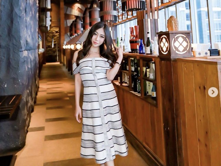 Gaya Mewah Ayu Thalia Saat Makan di Resto dan Floating Breakfast