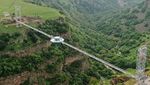 Keren! Jembatan Kaca Sepanjang 240 Meter di Tengahnya Ada Kafe Berlian