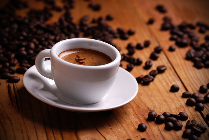 Hukum minum kopi pakai sirup rum