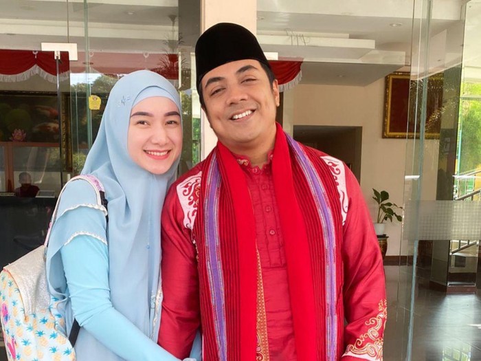 Indri Giana hamil anak kembar