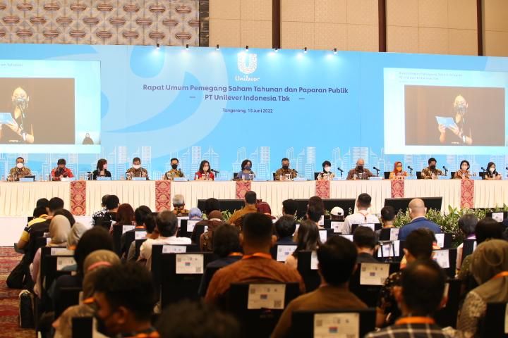 Jajaran Direksi dan Komisaris Perusahaan