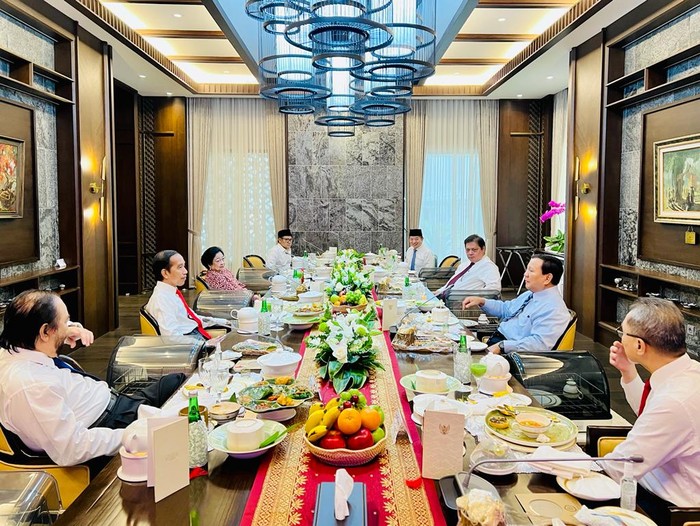 Jokowi makan siang bareng ketua umum parpol