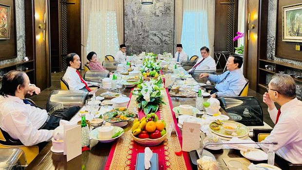 Jokowi makan siang bareng ketua umum parpol