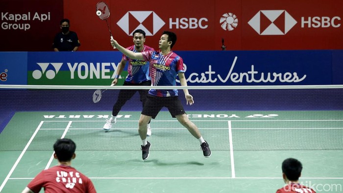 Kalah dari China, The Daddies Tersingkir dari Indonesia Open 2022 Ganda putra Indonesia Mohammad Ahsan/Hendra Setiawan tumbang dari wakil China di babak pertama Indonesia Open 2022. The Daddies kalah dengan skor 17-21, 22-24.