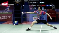 Pasangan China mampu unggul 2-0 lebih dulu di gim pertama. Ahsan/Hendra menyamakan kedudukan menjadi 2-2, namun Liu/Ou kembali menjauh menjadi 4-2. Ahsan/Hendra lagi-lagi bisa menyamakan skor menjadi 4-4, tetap Liu/Ou bergerak menjauh 7-5. Satu smash dari Ahsan berhasil menipiskan jarak menjadi 6-7. Pukulan Hendra ke sudut kanan bidang permainan China kemudian membuat skor menjadi 7-7.