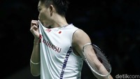 Kento Momota pun berhasil merebut set kedua dengan skor 19-21.