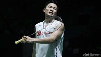 Ekspresi kecewa Kento Momota usai melakukan kesalahan.