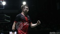 Set ketiga akhirnya dimenangi Rasmus Gemke dengan skor 21-14.