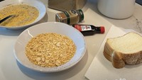 Kylie Jenner punya highlight di Instagram yang khusus menunjukkan hasil masakannya. Saat hendak membuat French toast renyah, ia mengaku terinspirasi sang kakak, Khloé Kardashian.
