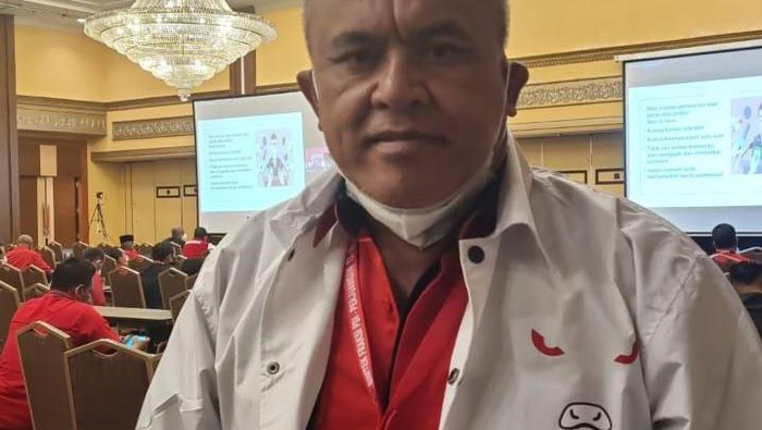 Ketua Fraksi PDIP DPRD Sumut Mangapul Purba