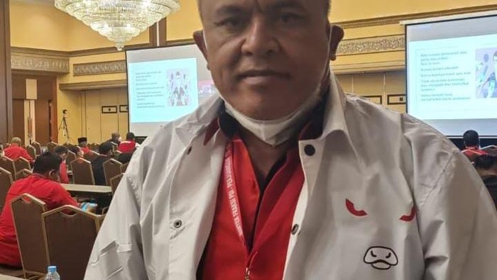 Ketua Fraksi PDIP DPRD Sumut Mangapul Purba