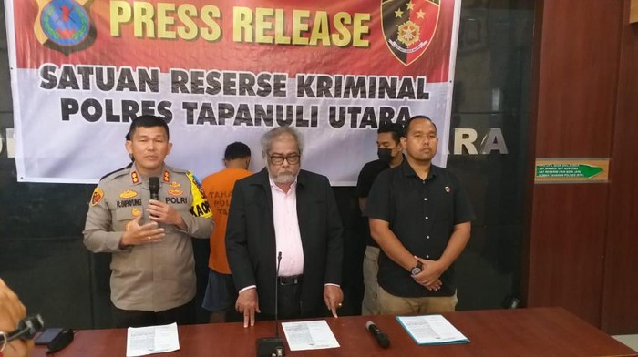 Konferensi pers kasus pemerkosaan di Polres Taput
