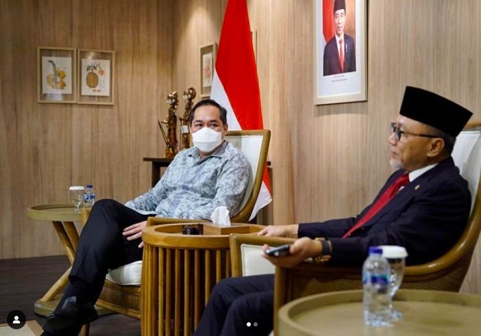 Pertemuan Muhammad Lutfi (kiri) dan Zulkifli Hasan (kanan)