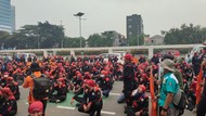 Imbas Demo Buruh, Lalin Gatsu Dialihkan ke Busway-Exit Tol DPR Ditutup