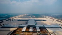 Pemandangan udara Bandara Ezhou Huahu yang dipotret pada Selasa (14/6/2022). Bandara ini diketahui merupakan bandara kargo pertama di China.