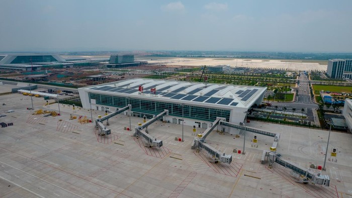 Melihat dari Dekat Bandara Kargo Pertama China China membangun bandara kargo pertamanya di Ezhou, Provinsi Hubei, China. Seperti apa penampakannya? Lihat yuk.