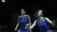 Pada awal gim kedua, Matsumoto/Nagahara bisa bangkit. Mereka unggul 8-3 untuk kemudian memimpin 11-6 saat interval.
