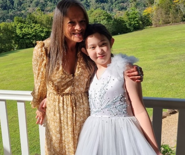 Unggahan terbaru Nafa yang memperlihatkan foto sang anak pun langsung banjir komentar netizen. Tak sedikit yang memujinya cantik. Bahkan ada juga yang menyamakannya dengan Jisoo BLACKPINK. JISSO nya indonesia, komentar salah seorang netizen. Foto: Instagram/@nafaurbach