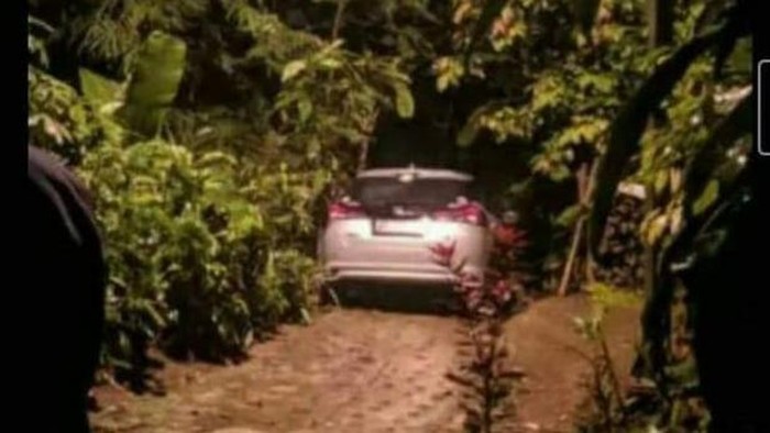 Mobil nyasar ke TPU di Subang.