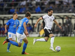 Dalam pertandingan di Borussia-Park, Mönchengladbach, Rabu (15/6) dini hari WIB, Jerman dan Italia berhadapan sebagai sesama tim yang belum terkalahkan dari tiga pertandingan di fase grup UEFA Nations League musim ini. Hal itulah yang membuat laga ini diprediksi akan berjalan sengit. Tapi Jerman justru merajelala. Keunggulan dua gol atas Italia sudah dicatatkan di paruh pertama.