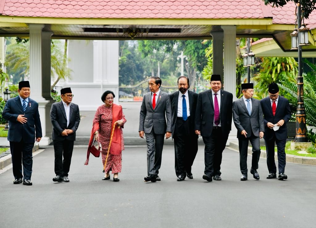 Momen Jokowi dan 7 Ketum Parpol Jalan Bareng