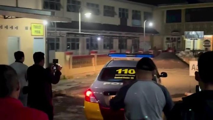 Momen sejoli muda dibawa ke kantor polisi di Gunungkidul.