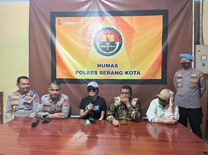 Rumahnya Dikepung Polisi, Nikita Mirzani: Kayak Teroris Gue!