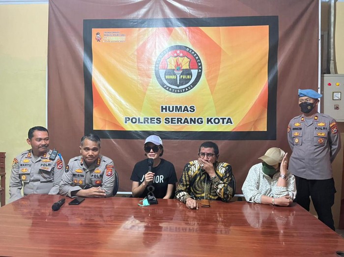 Nikita Mirzani Akhirnya Datangi Polres Serang Kota