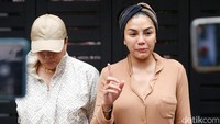 Alasan polisi menjemput paksa karena sudah beberapa kali Nikita Mirzani dipanggil namun tidak juga kooperatif datang memenuhi panggilan. Foto: Noel/detikhot